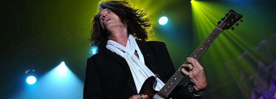 Чуй новия сингъл на Joe Perry "Aye, Aye, Aye"
