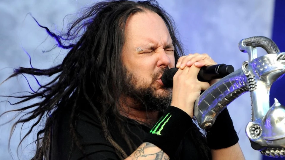 Уникалният Jonathan Davis не се предава след тежък Covid - пее на трон