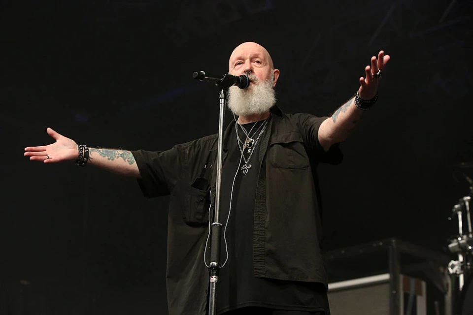 Judas Priest зарязаха тежката визия и се отдадоха изцяло на музиката