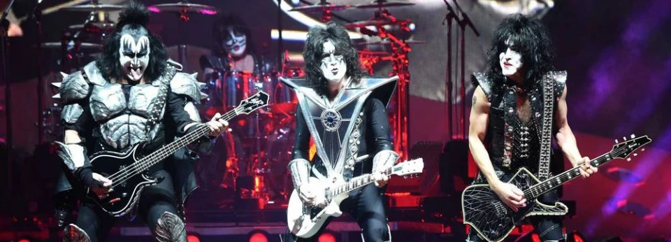 KISS ще свирят ексклузивен концерт пред акули в океана