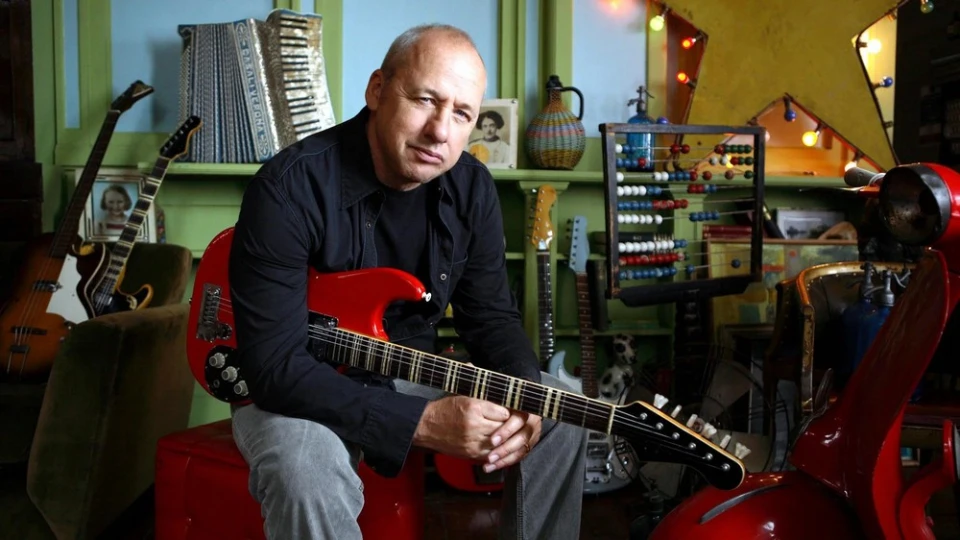 Марк Нопфлър (Dire Straits) продава 120 китари на търг