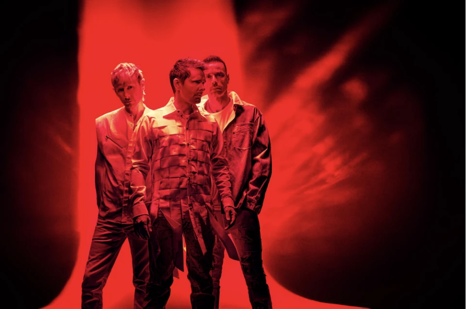 Muse споделиха албума The Wow! Signal, заедно с видеото към "Hush"