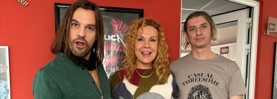 Casual Threesome с ново ЕР и премиера на "Two Dogs" в студиото на Z-Rock