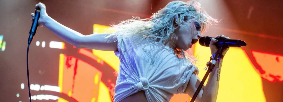 Paramore споделиха видеото на “Caught in the Middle”, обявиха свой музикален фестивал