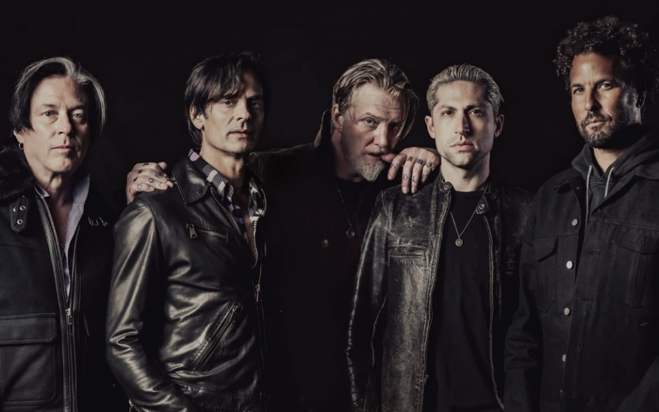 Queens of the Stone Age ще станат първата група в света, изнесла концерт в Катакомбите на Париж