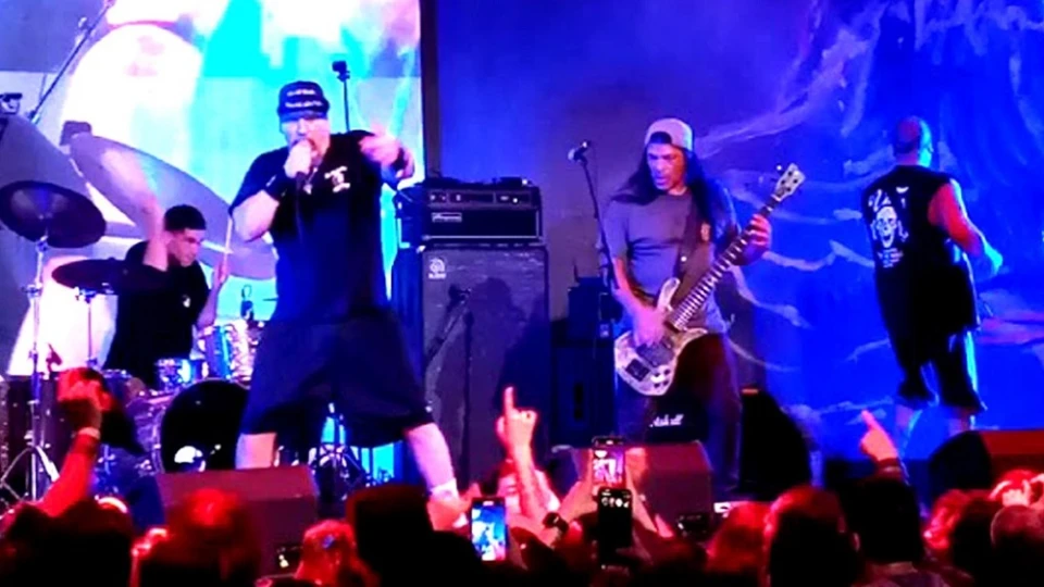Роб Трухильо изсвири цял концерт със Suicidal Tendencies