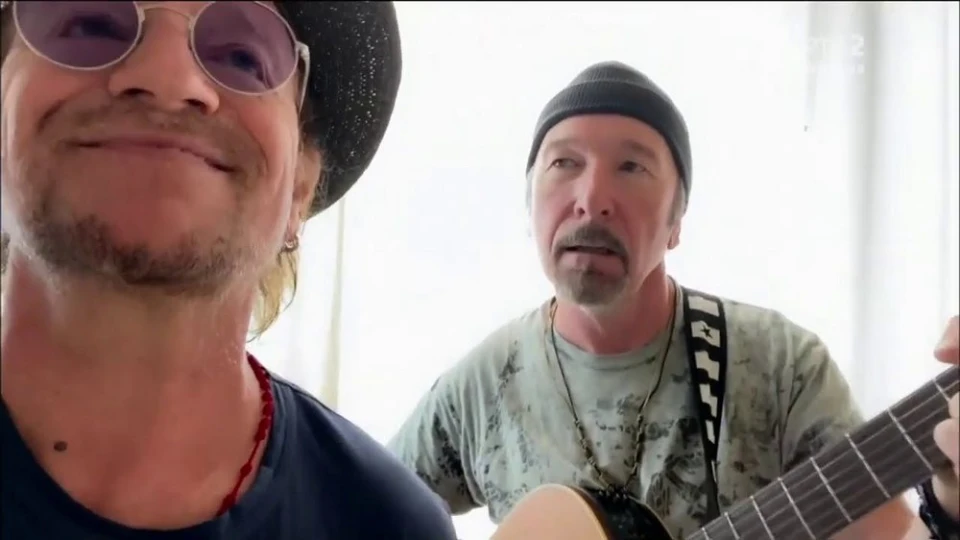 Bono и The Edge изпълниха акустична версия на "Stairway To Heaven"