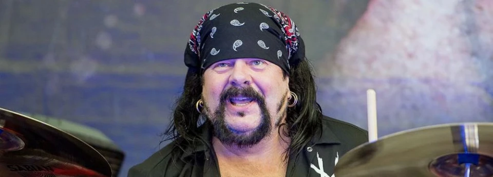 Отиде си Vinnie Paul