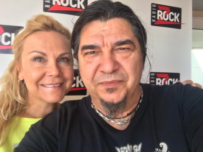Звезди Керемидчиев представи новата песен на АХАТ в ефира на Z-Rock